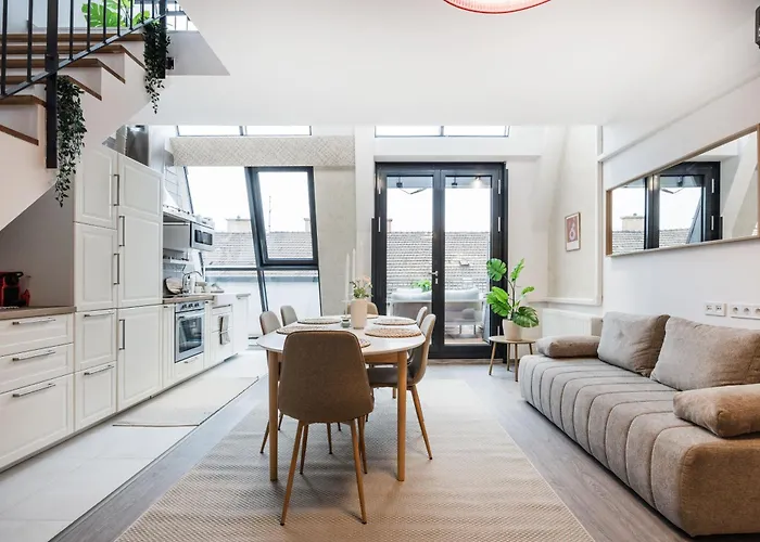 Summit Stay - Penthouse With Parking For Two
