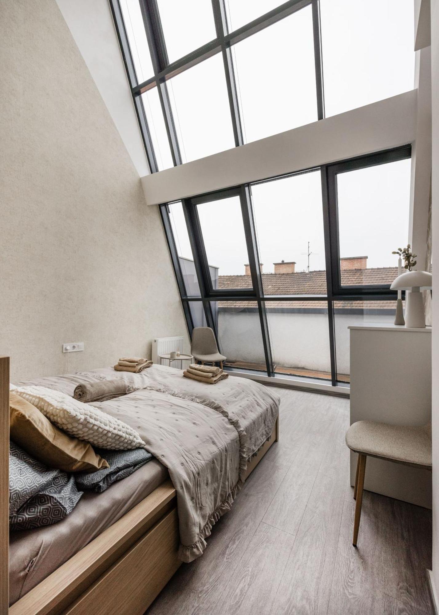 Apartment Summit - Penthouse With Parking For Two Budapest